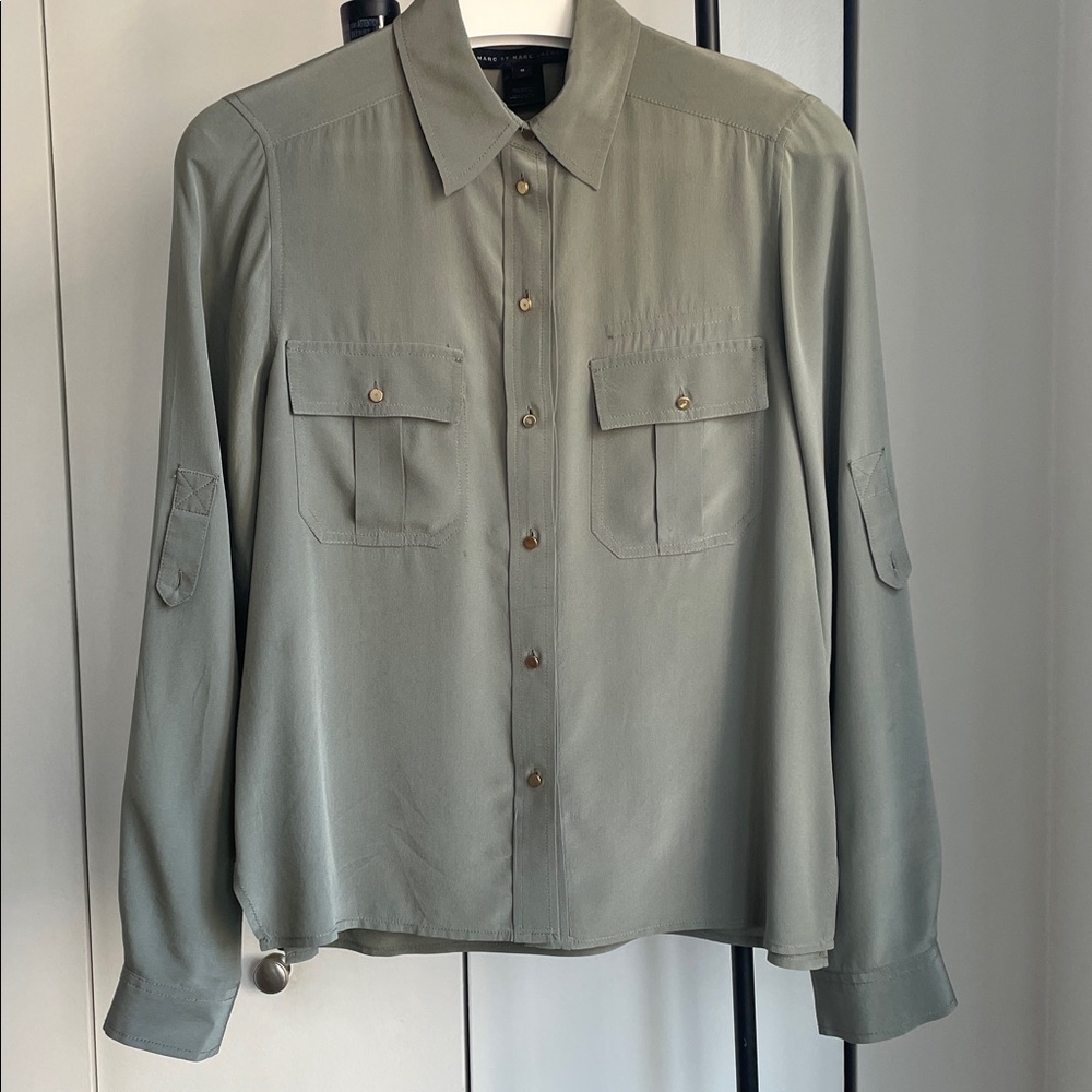 Marc by Marc Jacobs 100% Silk Button-Up Blouse in Dusk Green. Size 0.